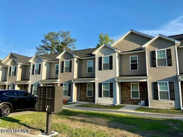 $1,100 | 2915 MacGregor Downs Road, Unit 5, Greenville, NC 27834