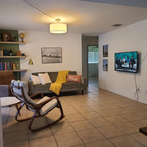 $3,900 | 170 Northwest 7th Street, Boca Raton, FL 33432