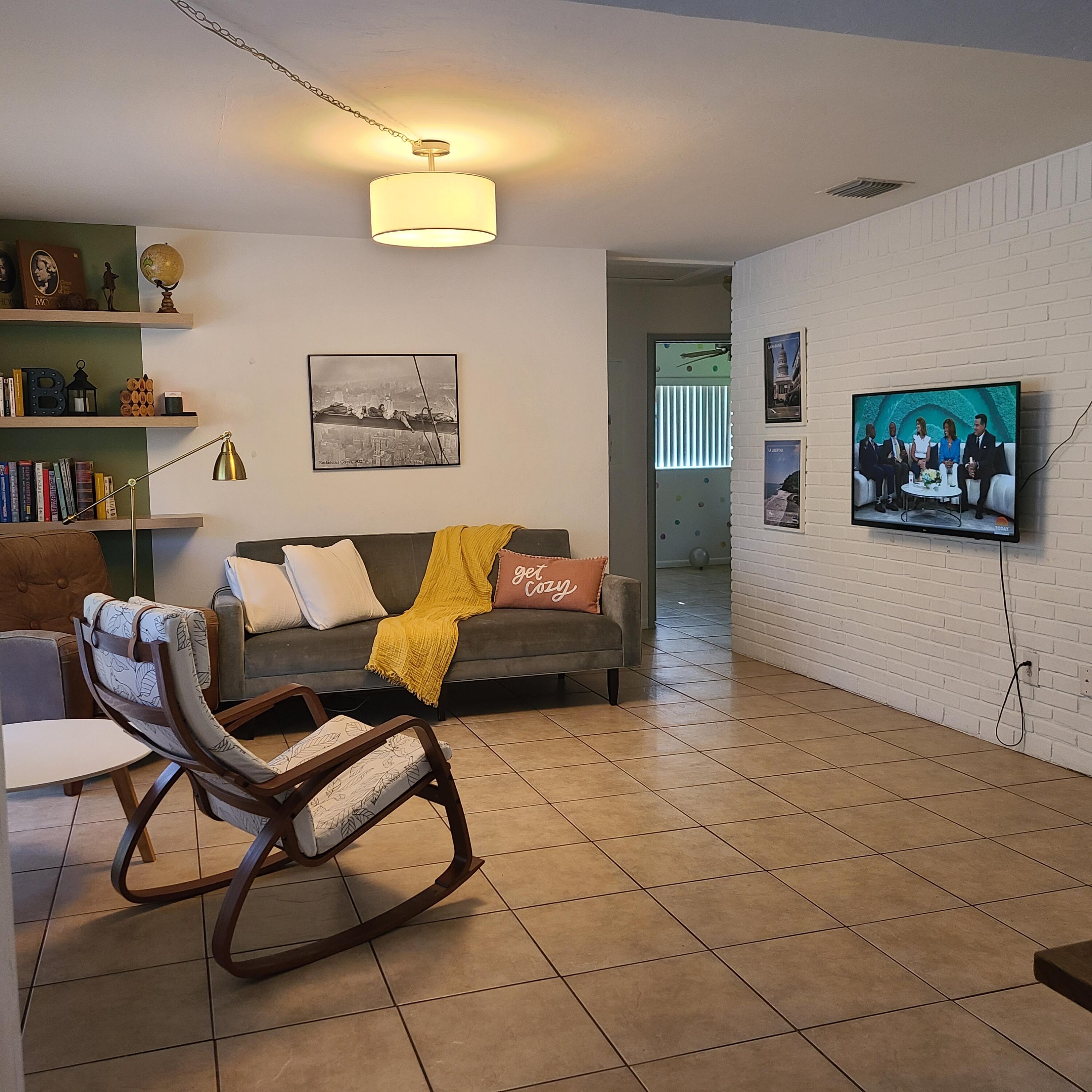 170 Northwest 7th Street Boca Raton, FL 33432 - Photo 19 of 66 living room