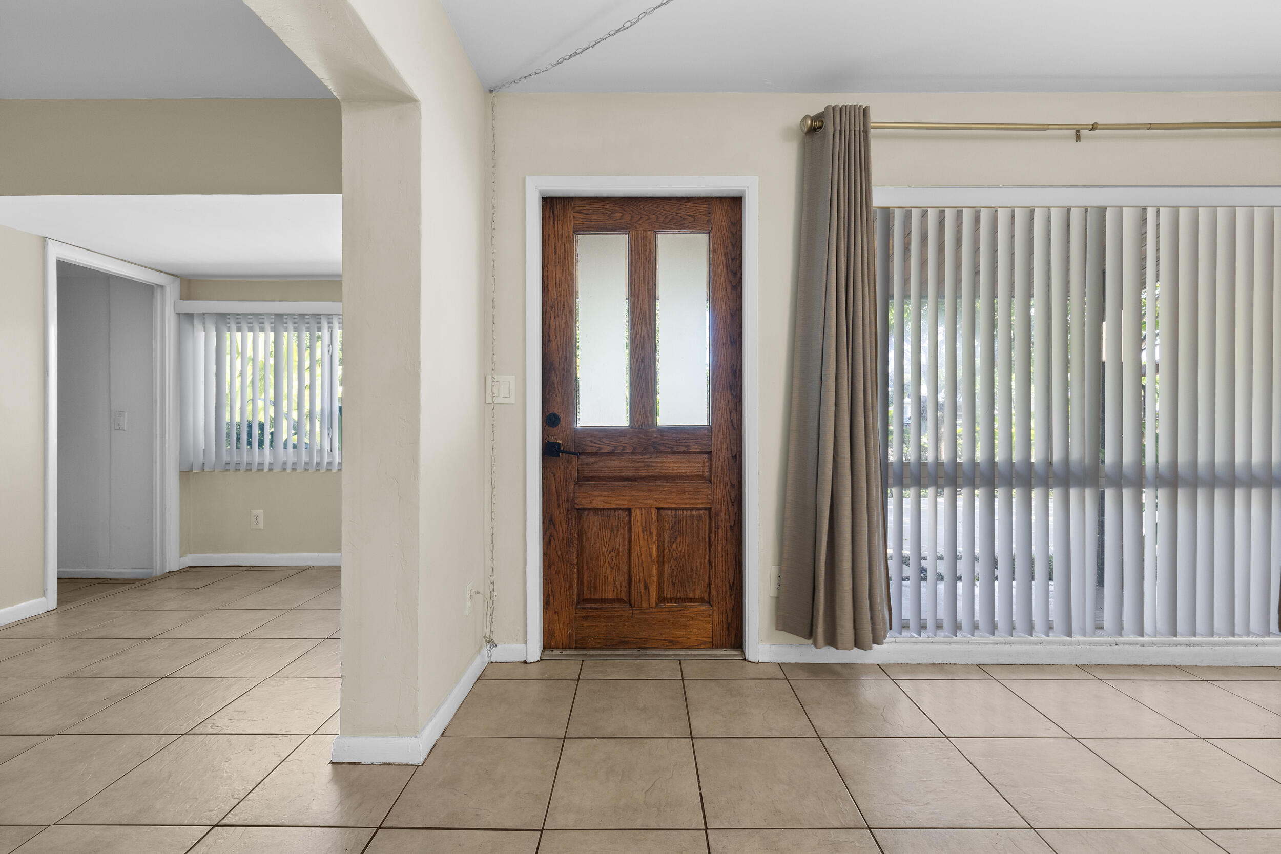 170 Northwest 7th Street Boca Raton, FL 33432 - Photo 2 of 66 open living area