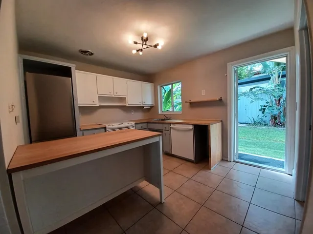 $3,900 | 170 Northwest 7th Street, Boca Raton, FL 33432