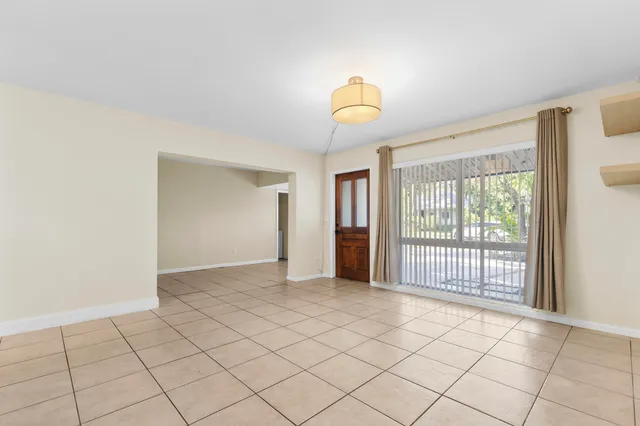 $3,900 | 170 Northwest 7th Street, Boca Raton, FL 33432