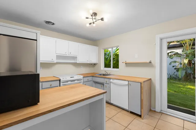 $3,900 | 170 Northwest 7th Street, Boca Raton, FL 33432