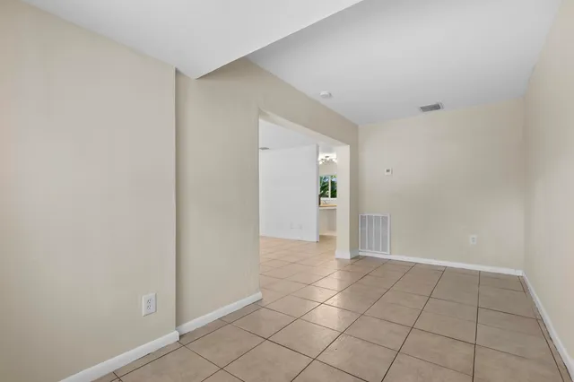 $3,900 | 170 Northwest 7th Street, Boca Raton, FL 33432