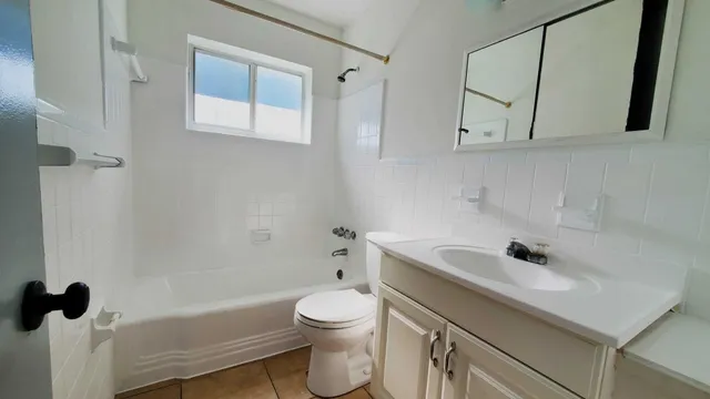 $3,900 | 170 Northwest 7th Street, Boca Raton, FL 33432