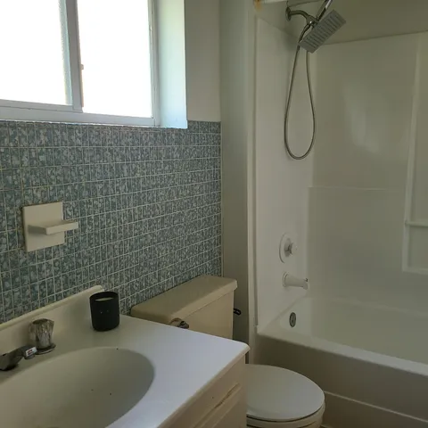 $3,900 | 170 Northwest 7th Street, Boca Raton, FL 33432