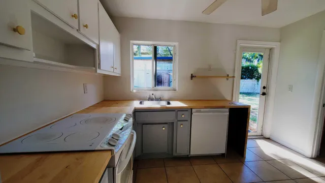 $3,900 | 170 Northwest 7th Street, Boca Raton, FL 33432