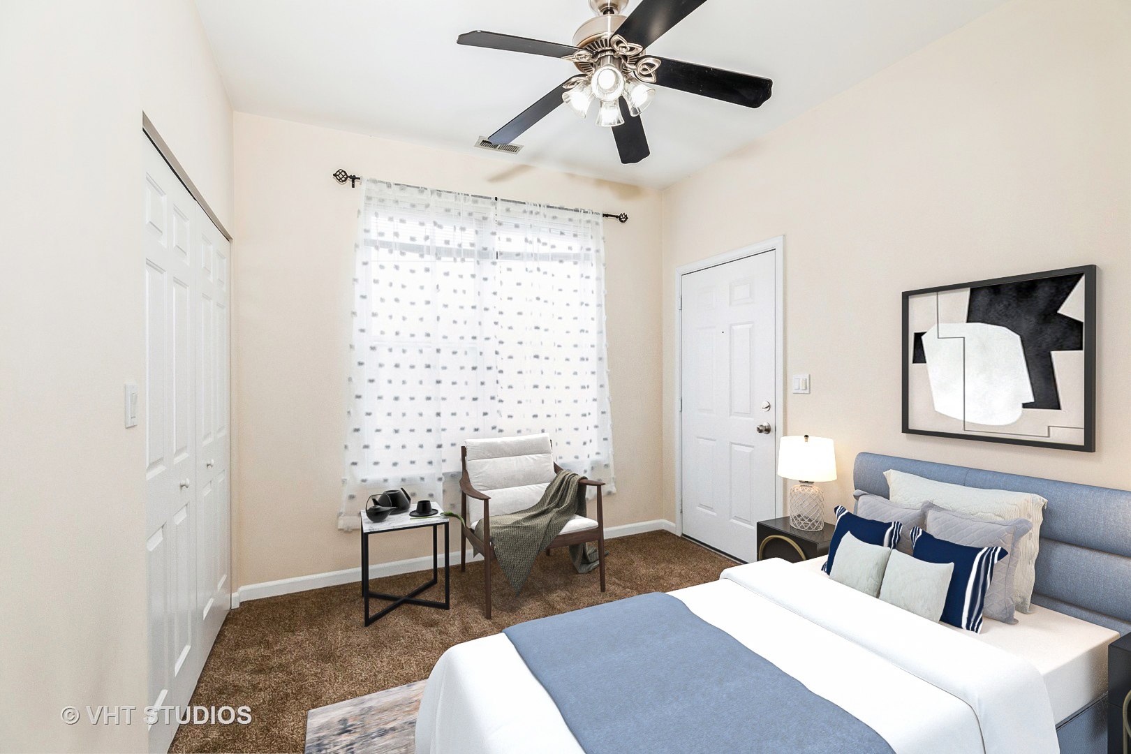 1500 South Halsted Street, Unit 3B Chicago, IL 60607 - Photo 25 of 33 a bedroom with a bed and a chair