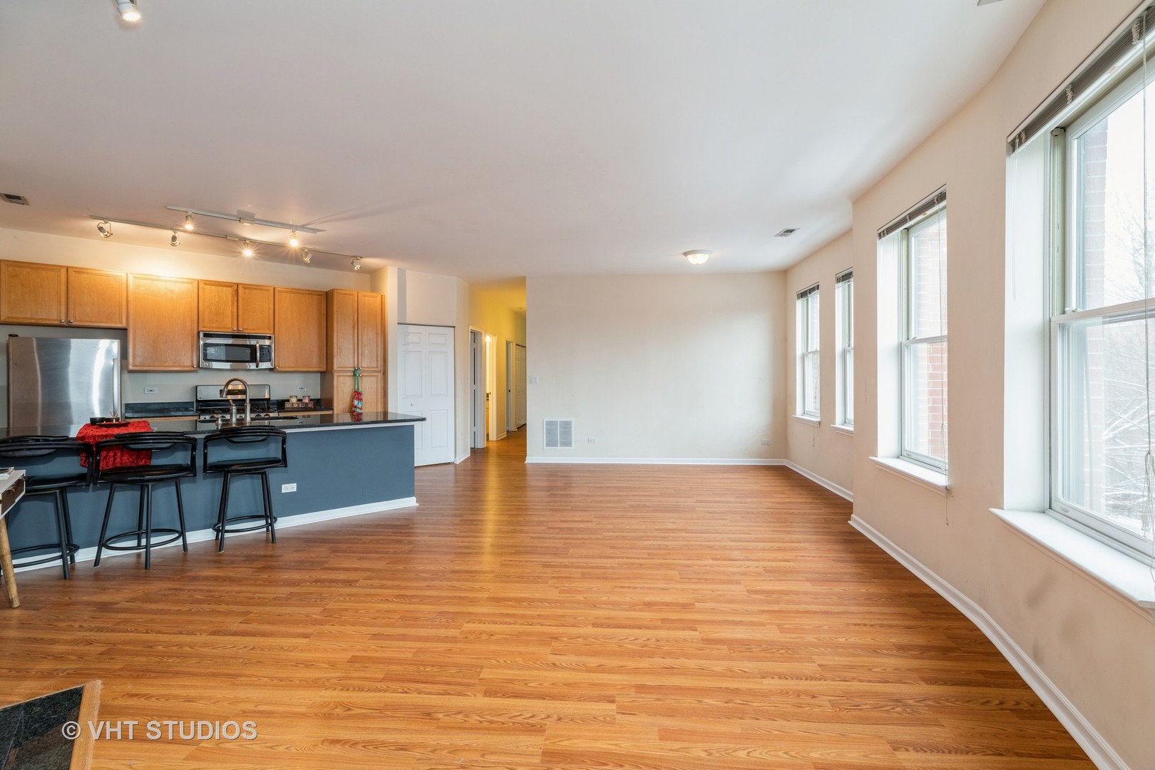 1500 South Halsted Street, Unit 3B Chicago, IL 60607 - Photo 4 of 33 a view of a living room