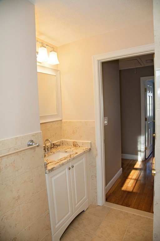 29 Emily Road Framingham, MA 01701 - Photo 12 of 20 Gallery Image 12