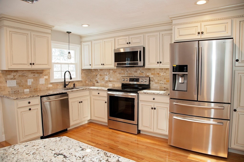 29 Emily Road Framingham, MA 01701 - Photo 2 of 20 Gallery Image 2