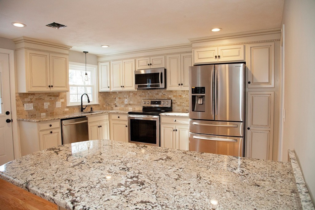 29 Emily Road Framingham, MA 01701 - Photo 3 of 20 Gallery Image 3