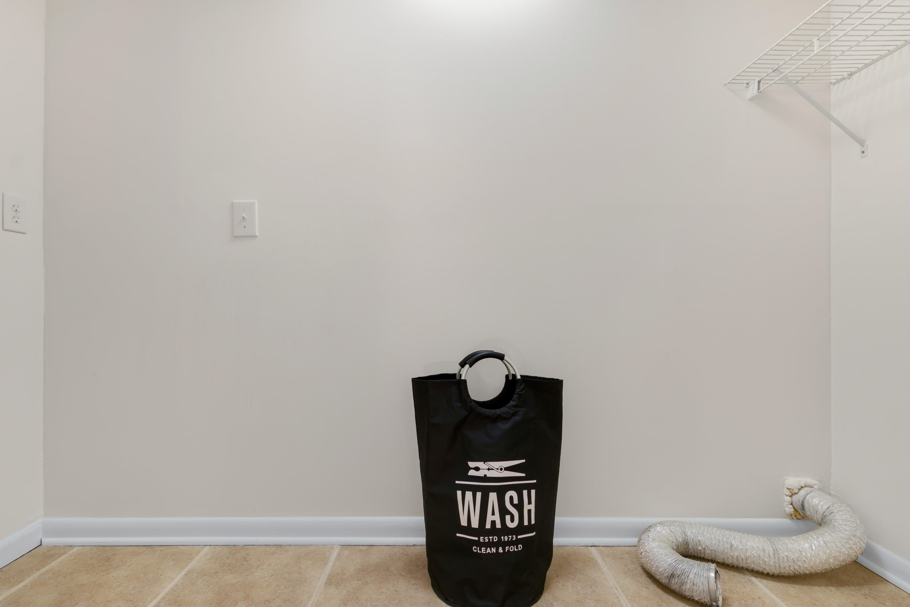 6554 Aires Road Jacksonville, FL 32244 - Photo 22 of 29 a close up of a wall