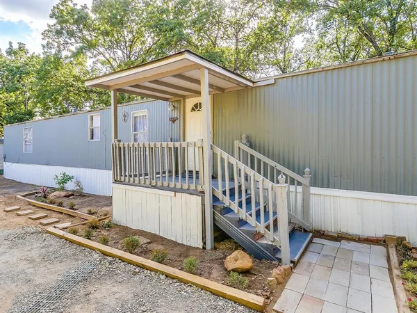 $1,500 | 1802 Whispering Oaks Street, Burleson, TX 76028