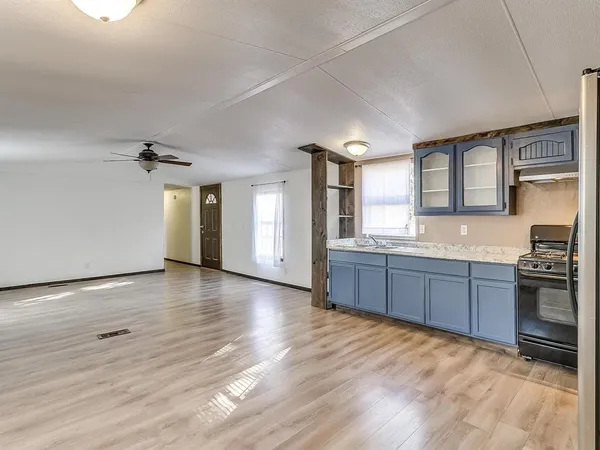 $1,500 | 1802 Whispering Oaks Street, Burleson, TX 76028