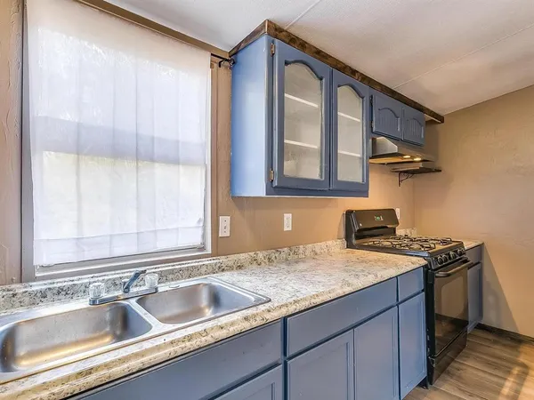 $1,500 | 1802 Whispering Oaks Street, Burleson, TX 76028