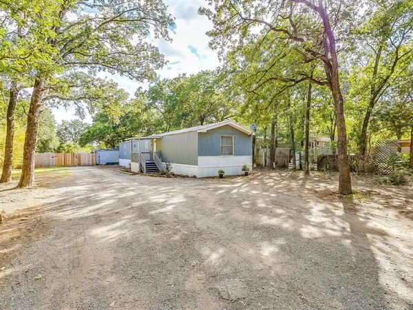 $1,500 | 1802 Whispering Oaks Street, Burleson, TX 76028