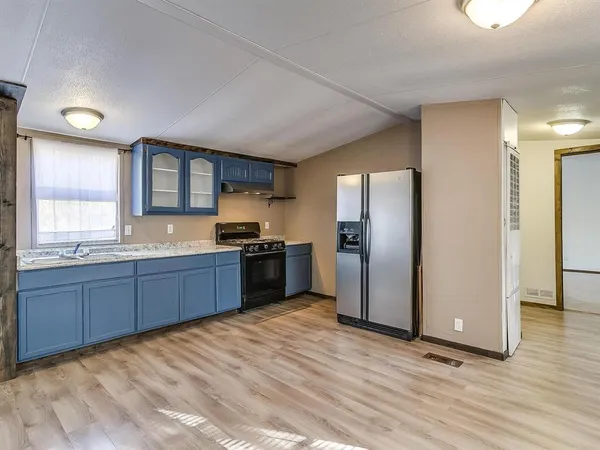 $1,500 | 1802 Whispering Oaks Street, Burleson, TX 76028