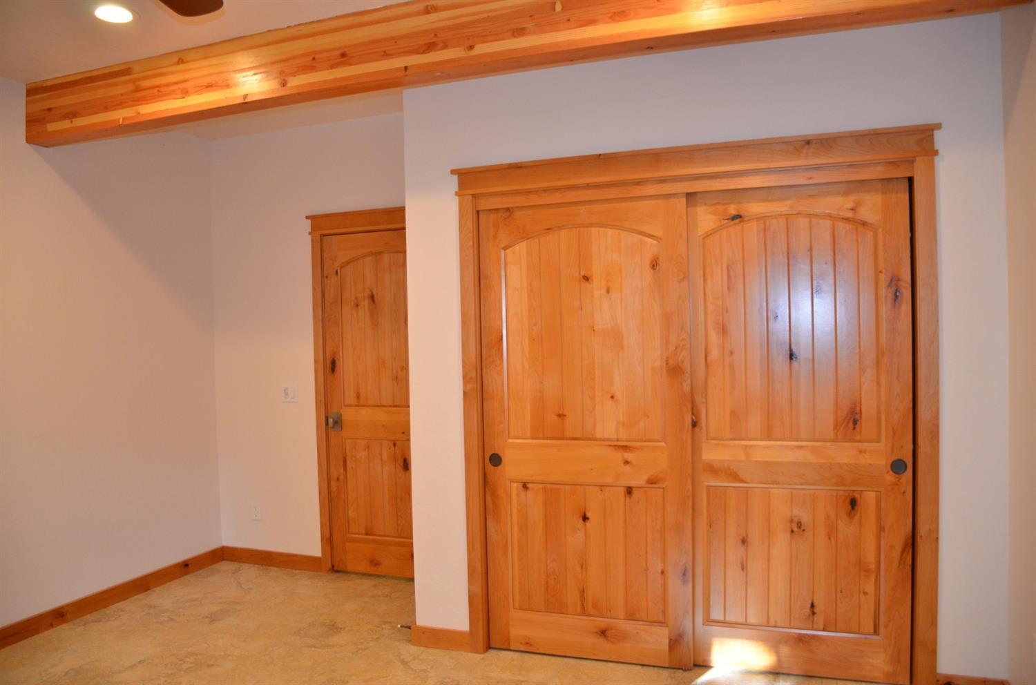 2211 Kincaid Road Williams, OR 97544 - Photo 28 of 35 BEDROOM INSIDE GUEST QUARTERS.