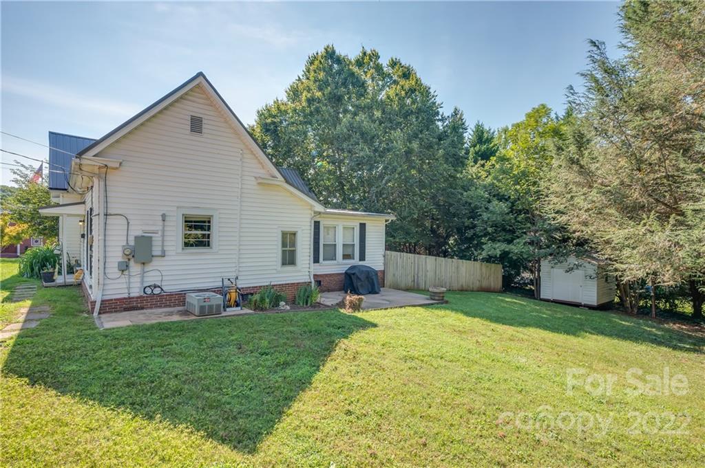244 South Main Street Rutherfordton, NC 28139 - Photo 3 of 30 a front view of house with yard and seating area