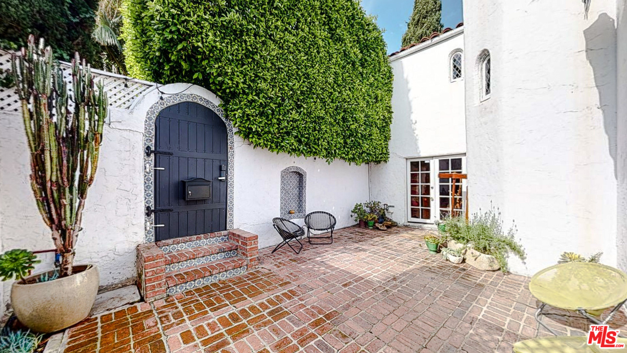 6854 Iris Circle Los Angeles, CA 90068 - Photo 23 of 35 a backyard of a house with outdoor seating
