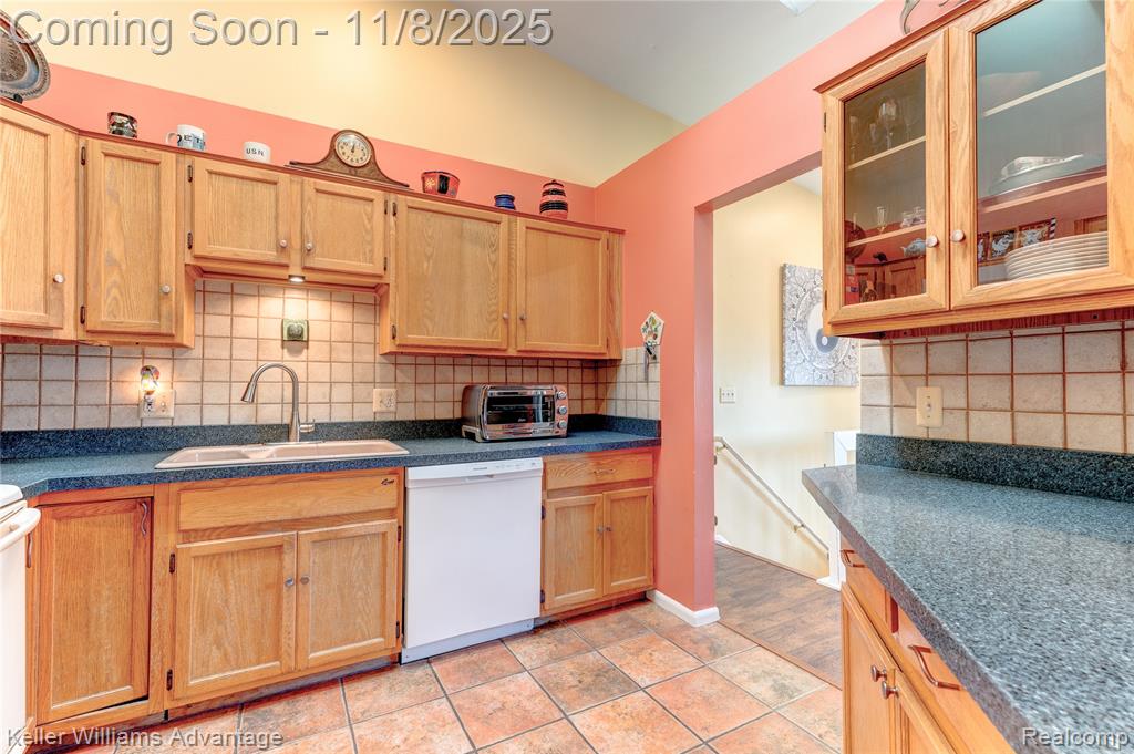 22166 Edgewater Novi, MI 48375 - Photo 11 of 32 Gallery Image 11