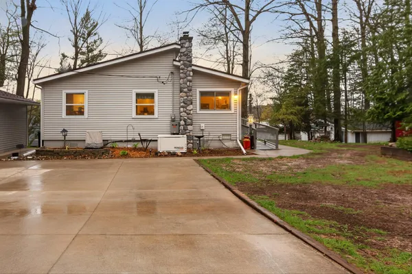 $400,000 | 4961 Almy Road, Six Lakes, MI 48886