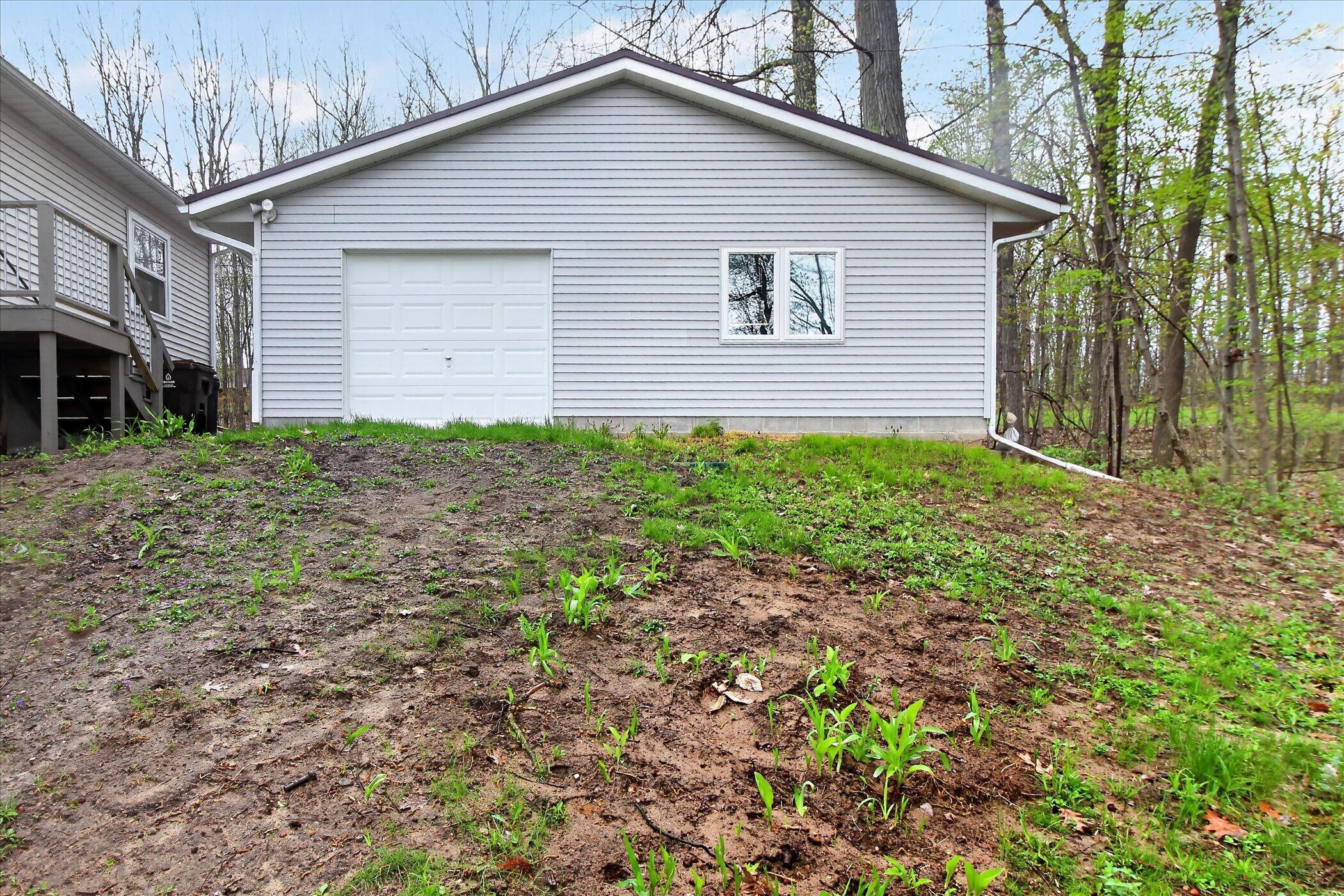4961 Almy Road Six Lakes, MI 48886 - Photo 48 of 58 52-4961-Almy-Rd-Six-Lakes-Windowstill