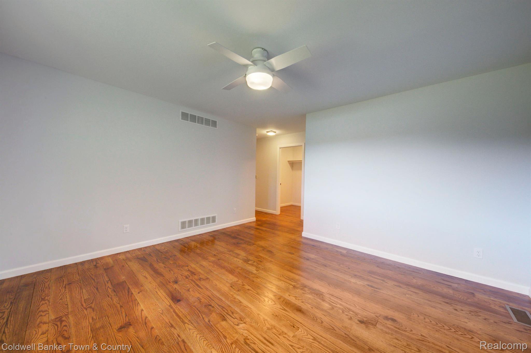 5465 East Allen Road Howell, MI 48855 - Photo 28 of 81 Primary bedroom