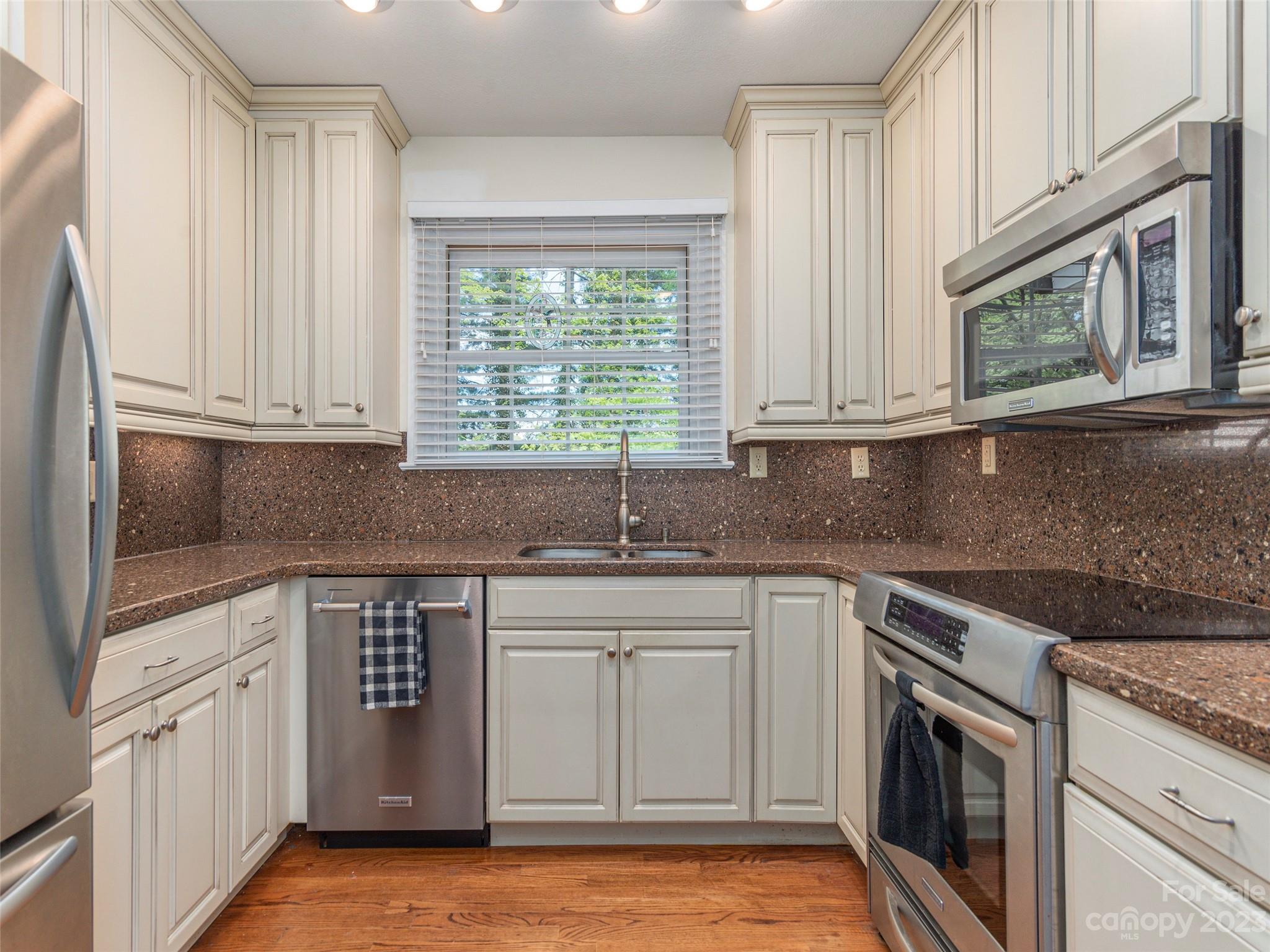 191 Highland Road Waynesville, NC 28786 - Photo 5 of 25 Gallery Image 5