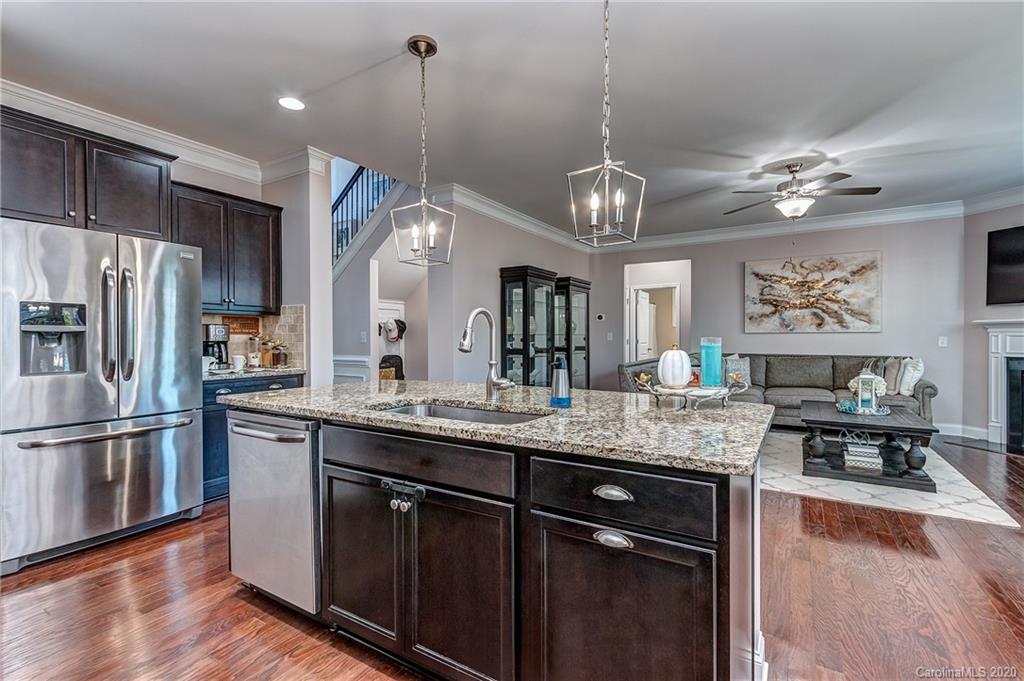 8243 Dallas Bay Road Charlotte, NC 28278 - Photo 8 of 40 Gallery Image 8