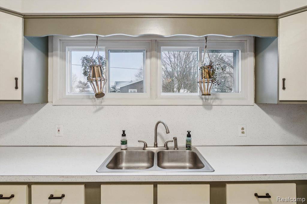 10446 Linden Road Grand Blanc, MI 48439 - Photo 12 of 32 Gallery Image 12