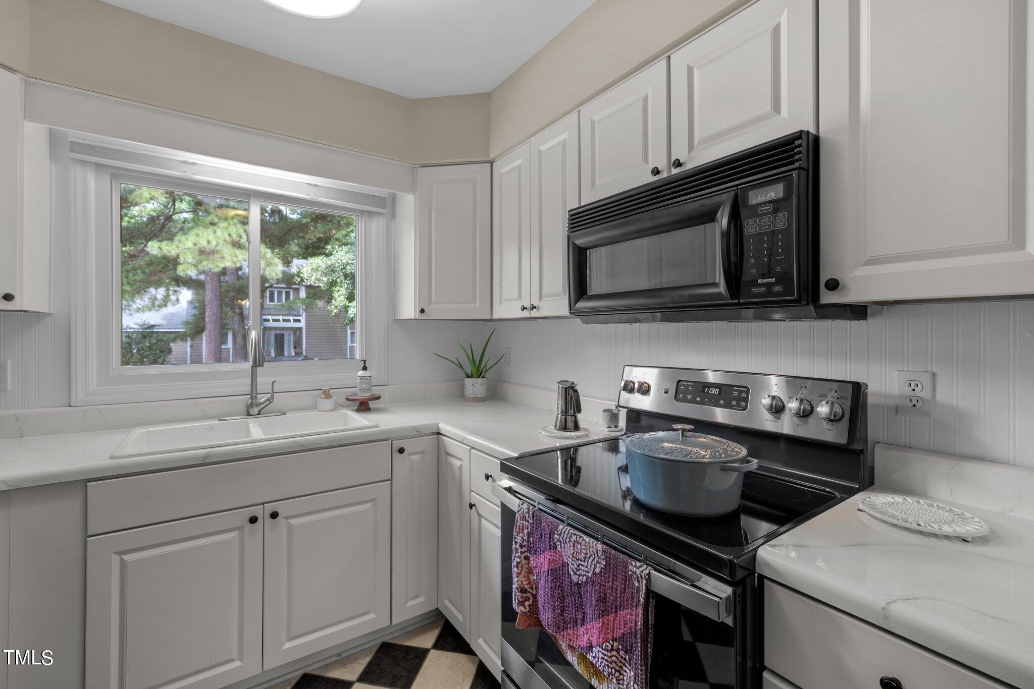5109 Butternut Road Durham, NC 27707 - Photo 9 of 50 23-web-or-mls-5Z8A4176