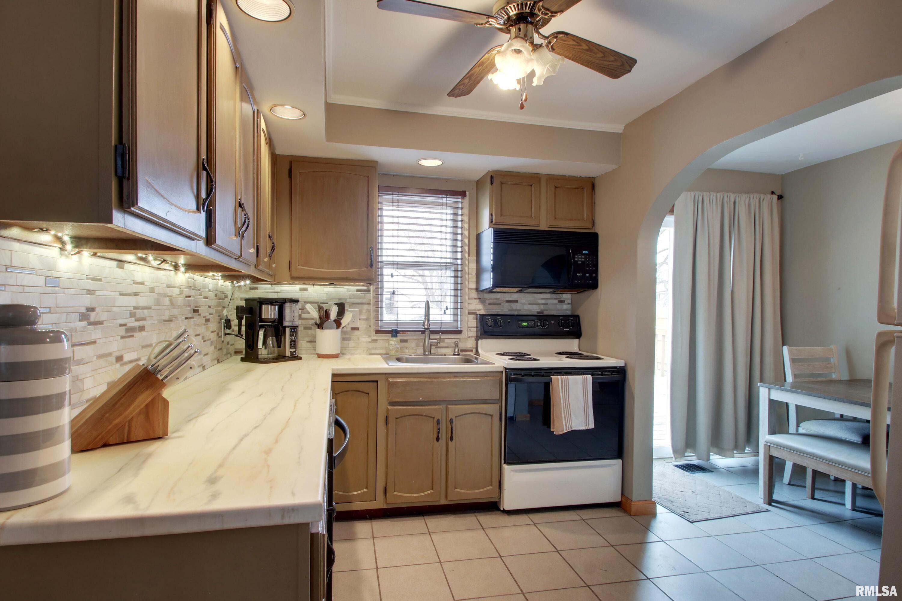 1118 South 16th Street Quincy, IL 62301 - Photo 4 of 14