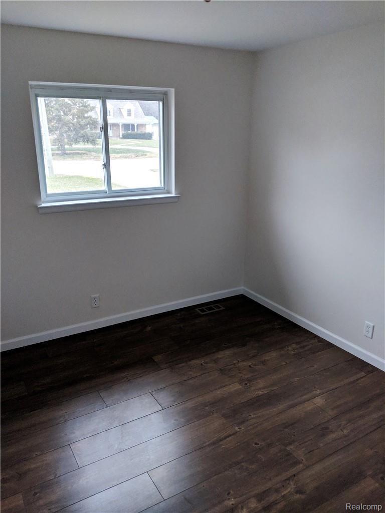 31673 Hayes Road Warren, MI 48088 - Photo 9 of 15 HAYES BEDROOM1.jpg