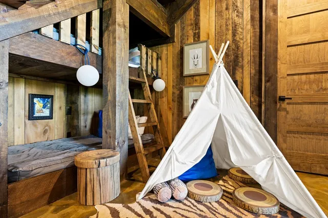 a view of entryway and hall