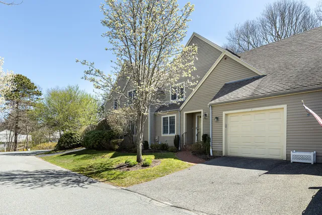 $525,000 | 4 Bishops Park, Mashpee, MA 02649