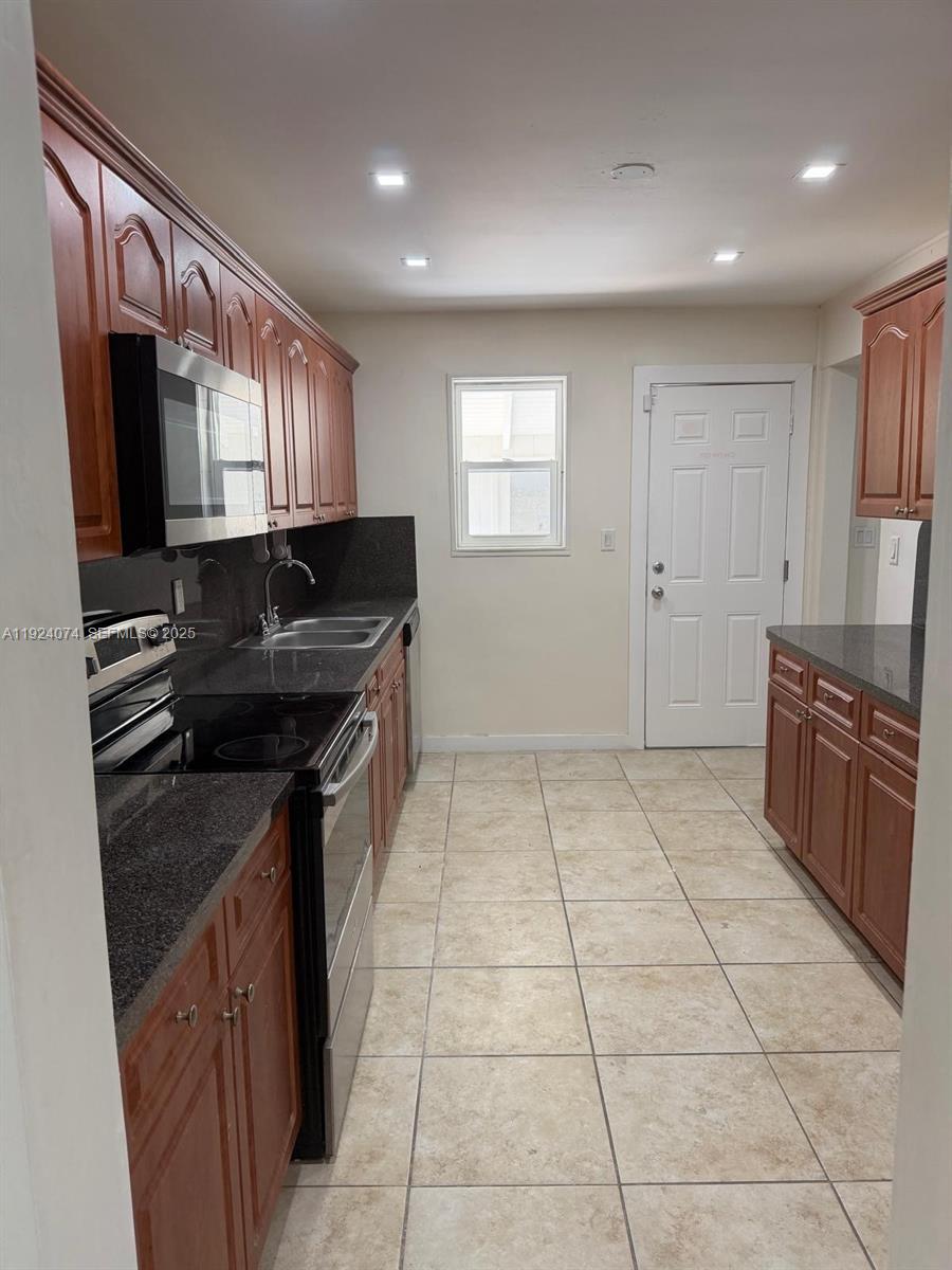 19810 Holiday Road Cutler Bay, FL 33157 - Photo 9 of 39