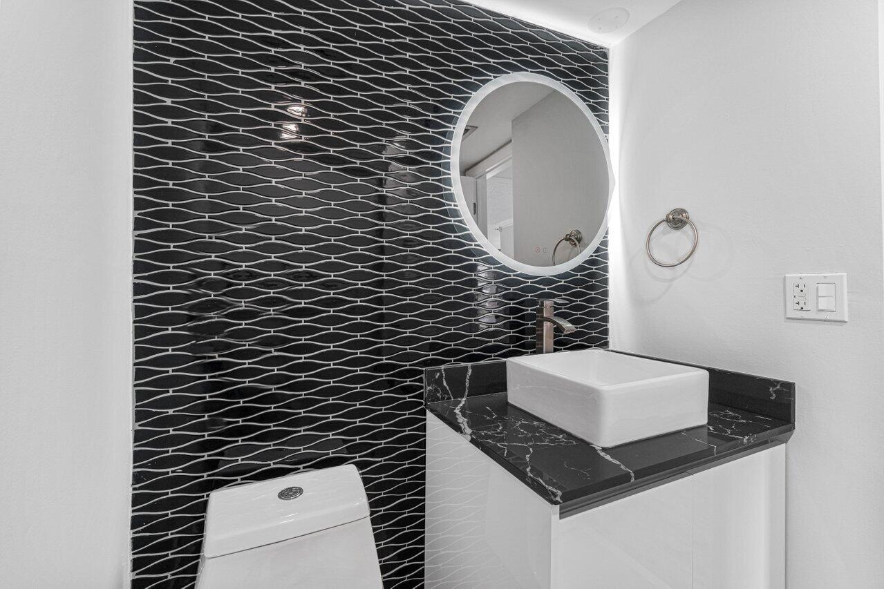 859 Jeffery Street, Unit 609 Boca Raton, FL 33487 - Photo 13 of 34 half bathroom