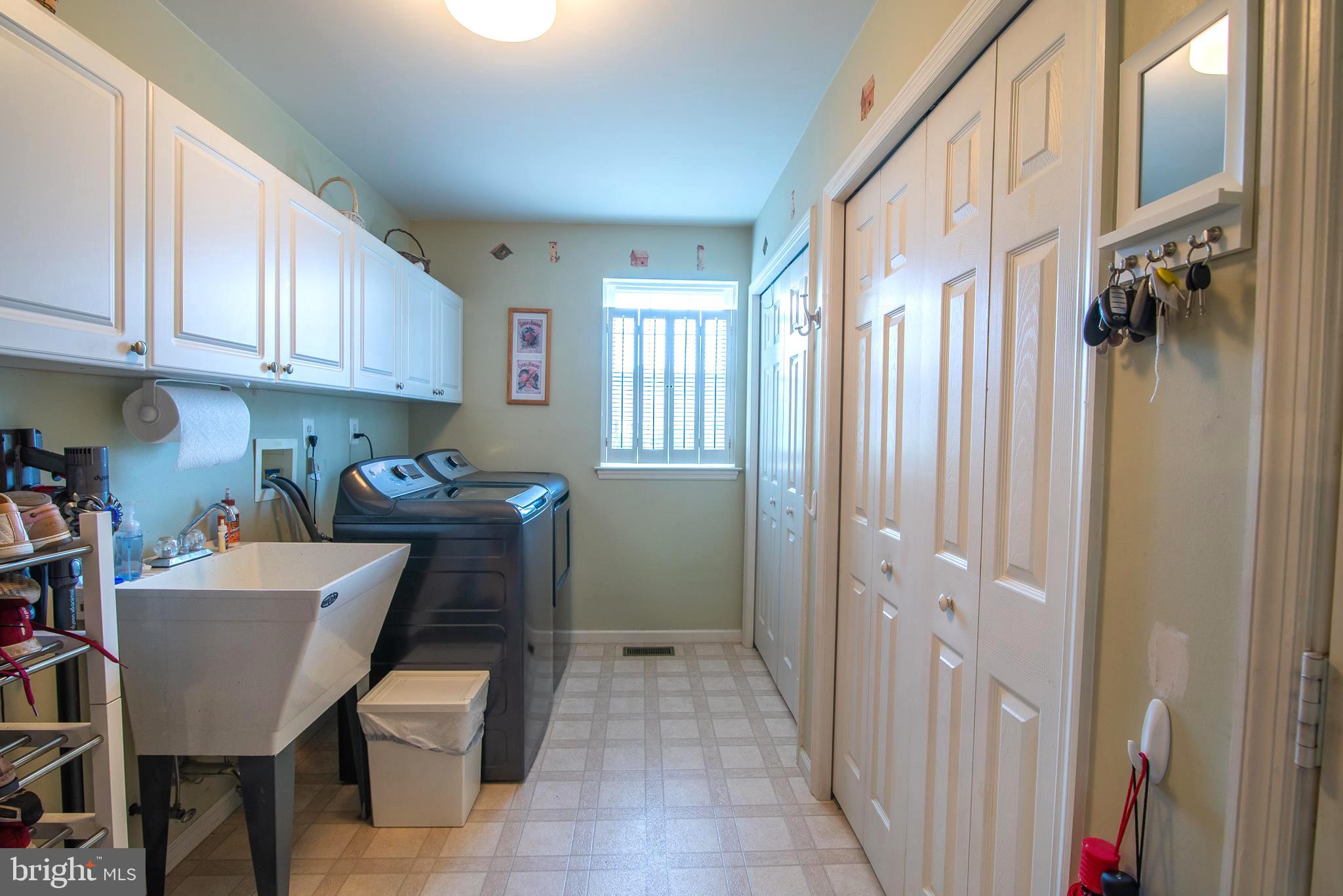 29 Clover Ridge Drive Mickleton, NJ 08056 - Photo 14 of 32 Laundry/mudroom