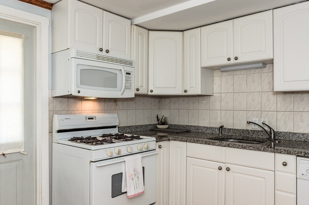10 Grapevine Avenue Lexington, MA 02421 - Photo 7 of 18