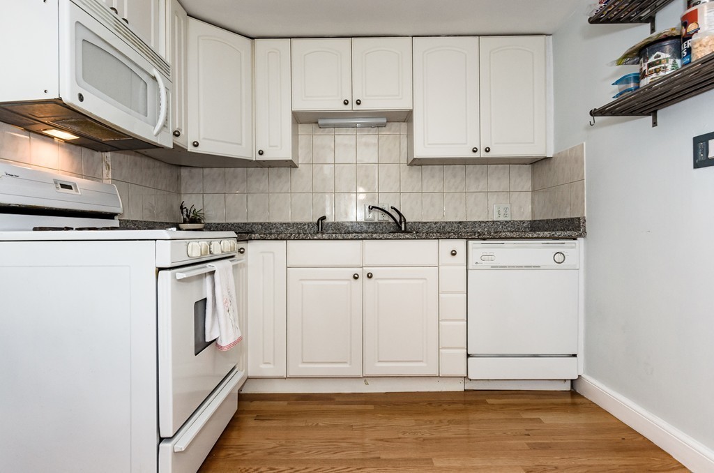 10 Grapevine Avenue Lexington, MA 02421 - Photo 8 of 18