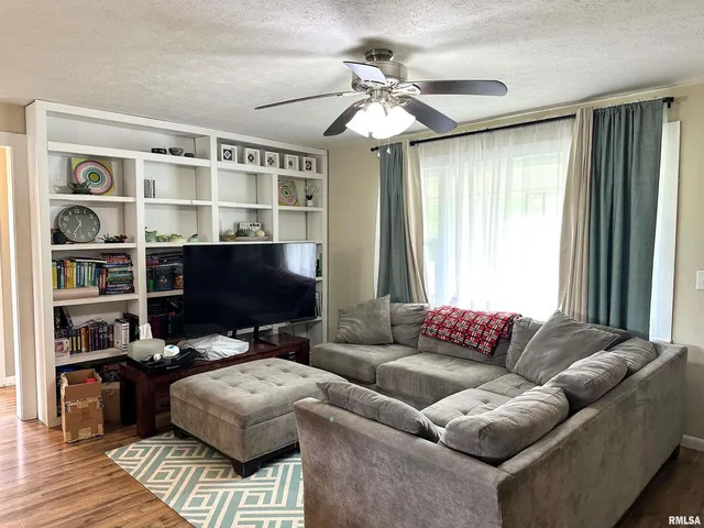 $144,900 | 501 Cedar Creek Road, Makanda, IL 62958