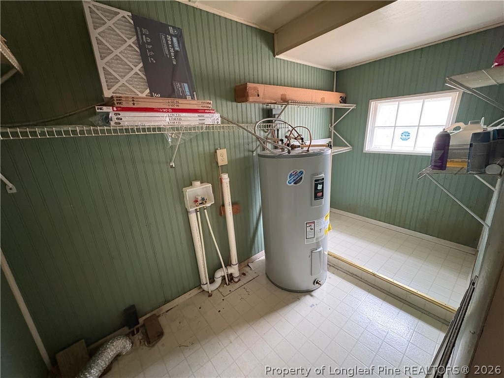 3174 Lindsay Road Raeford, NC 28376 - Photo 22 of 28 a utility room with dryer and washer