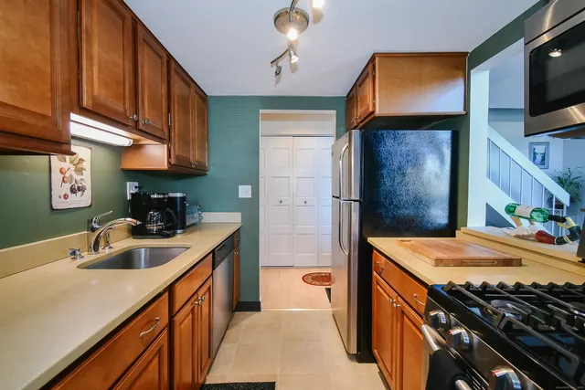 $1,700 | 37 Brookwood Drive, Unit G, Rocky Hill, CT 06067