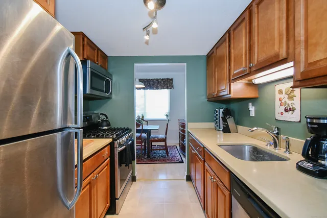 $1,700 | 37 Brookwood Drive, Unit G, Rocky Hill, CT 06067