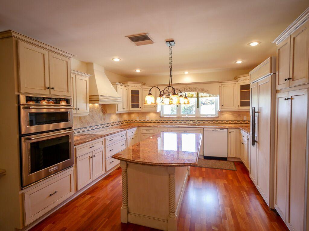 1121 Northwest 10th Street Boca Raton, FL 33486 - Photo 5 of 36 Kitchen