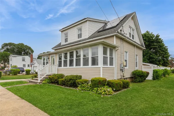 $799,000 | 469 Chester Street, Uniondale, NY 11553