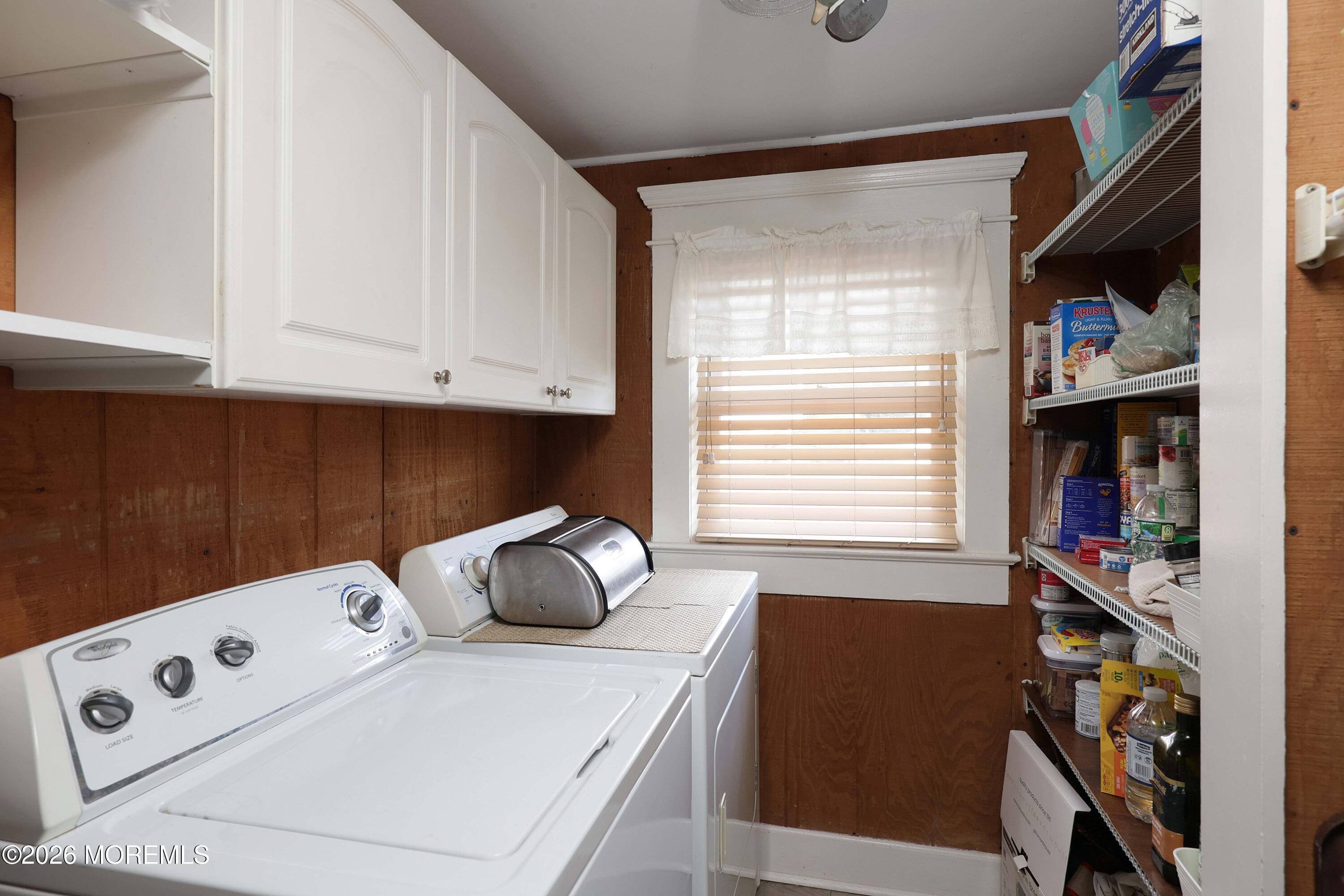 715 Howe Street Point Pleasant, NJ 08742 - Photo 14 of 45 a room with furniture and a window