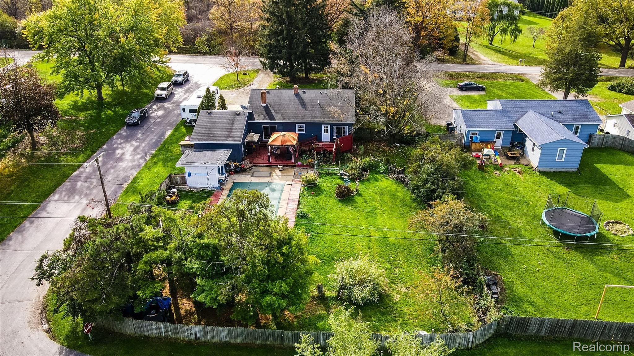 166 Davis Lake Road Lapeer, MI 48446 - Photo 5 of 24 166 Davis Lake Rd Vylla Maureen-0426.jpg